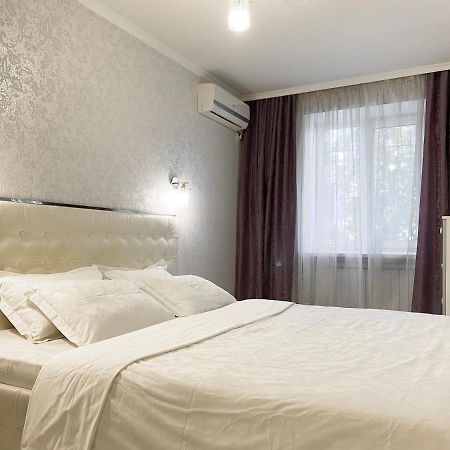 Beautiful 1-Bedroom Near Most City Center دنيبروبيتروفسك المظهر الخارجي الصورة