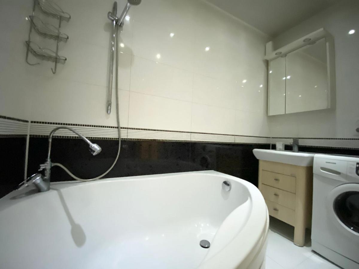 Beautiful 1-Bedroom Near Most City Center دنيبروبيتروفسك المظهر الخارجي الصورة